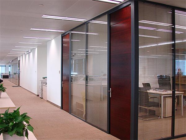 玻璃隔斷—綠色環(huán)保裝璜大勢所趨